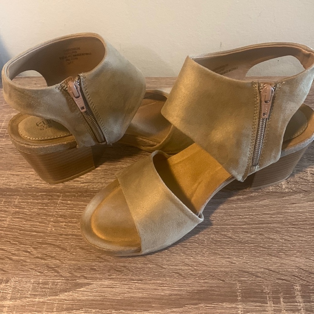 NWOT EuroSoft by Sofft 2 1/2” Heeled Sandals